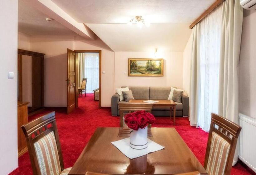 スイート, Dworek Skawiński