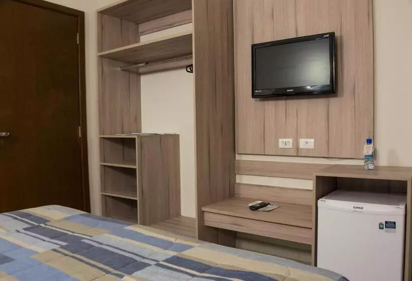 Deluxe Neljän Hengen Huone, Estação 101 Itajaí