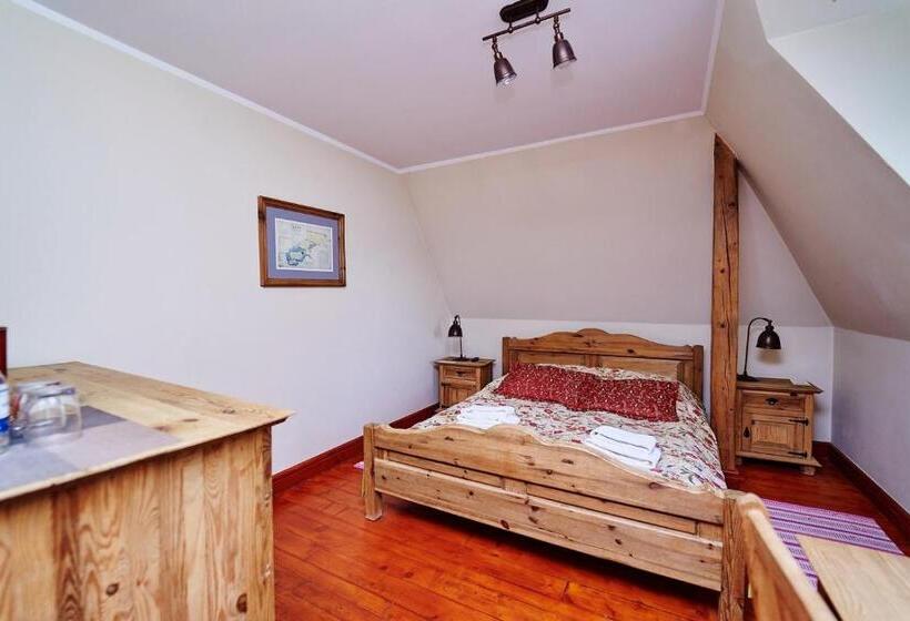 スタンダードルーム, Folwark Hutta