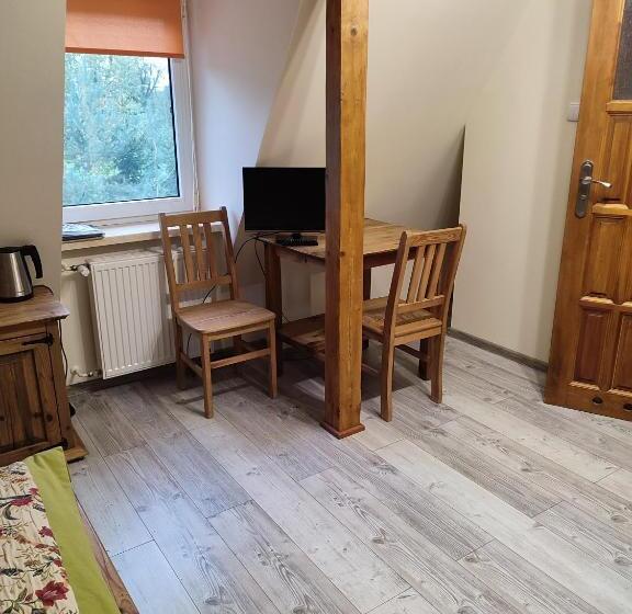 スタンダードルーム, Folwark Hutta