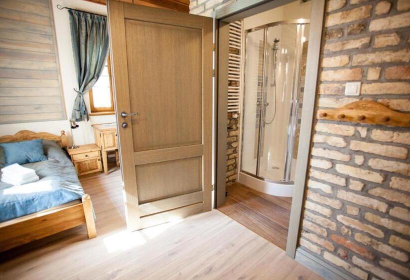 スタンダードルーム, Folwark Hutta