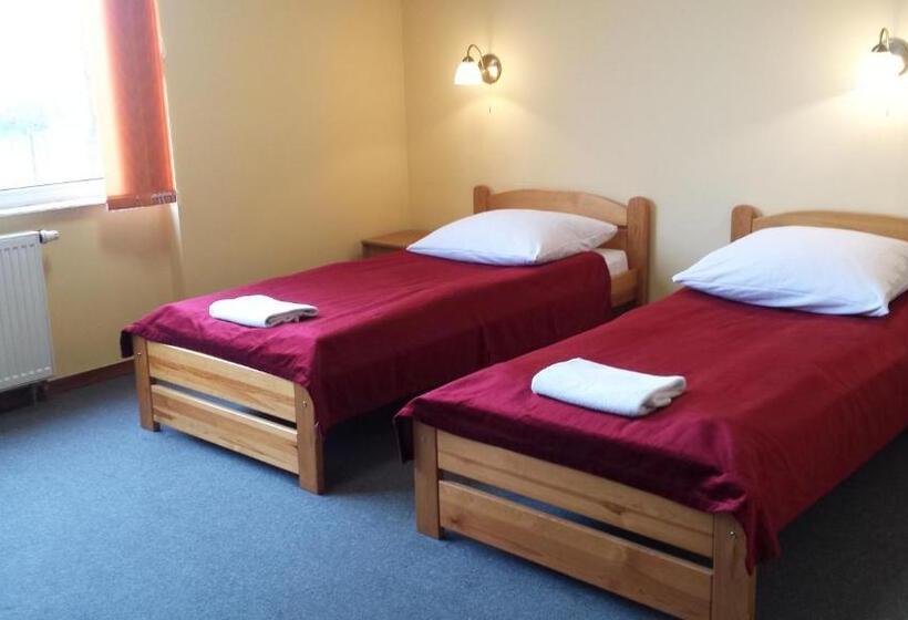 标准单人间, Noclegi Apro