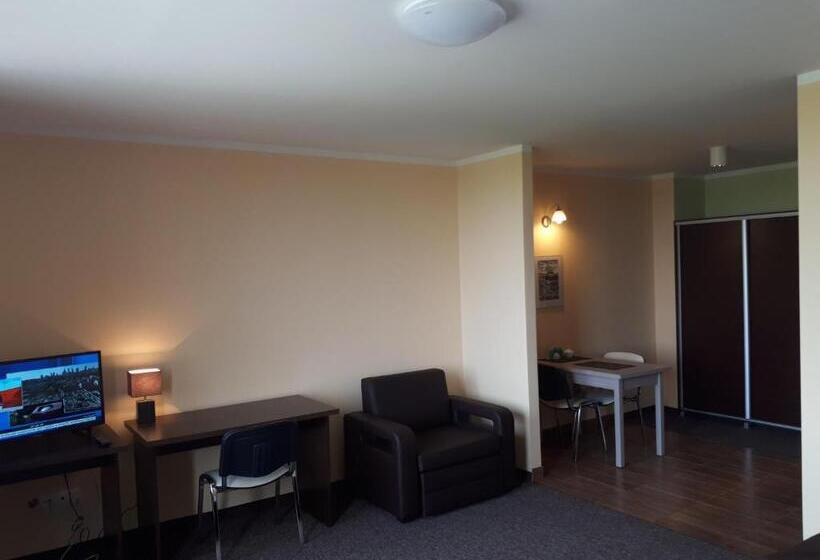 舒适三人间, Noclegi Apro