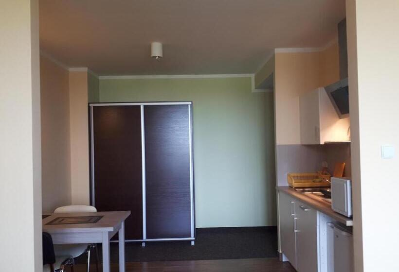 舒适三人间, Noclegi Apro