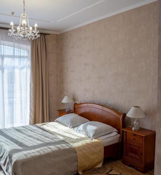 سوییت جونیور, Palace Ukraine