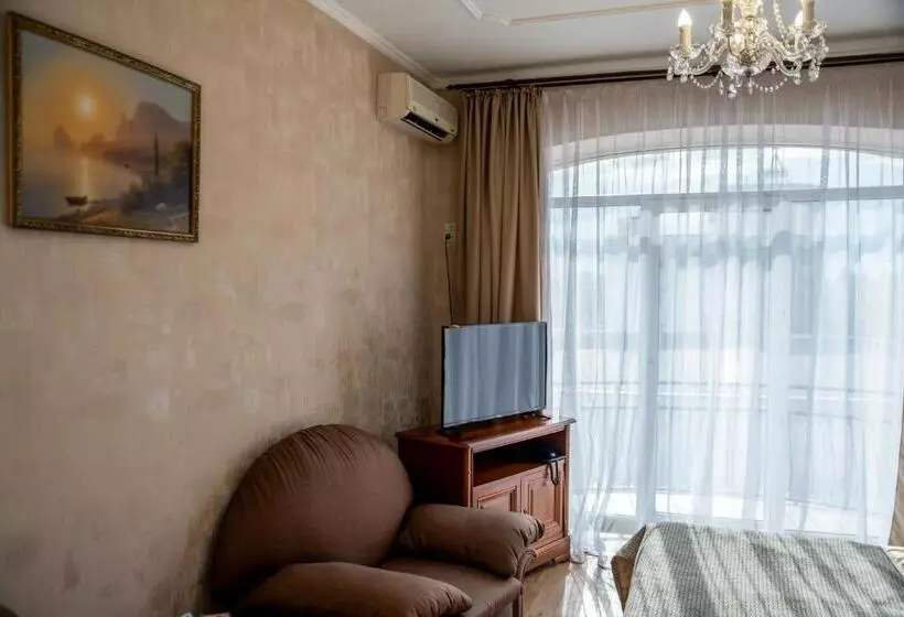Juniorsviitti, Palace Ukraine