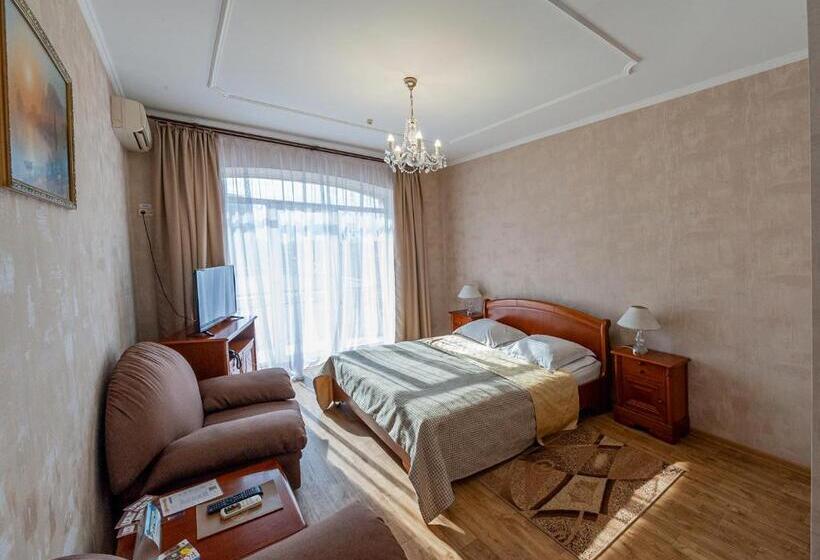 سوییت جونیور, Palace Ukraine