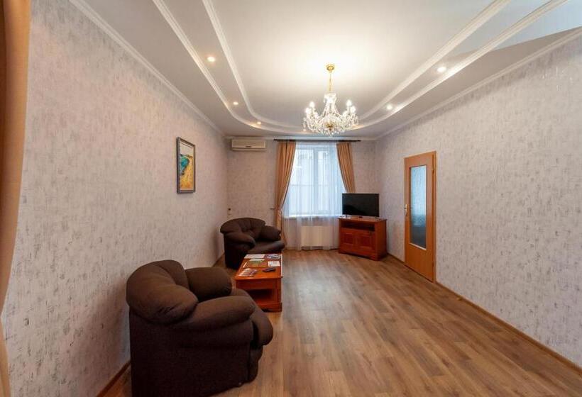 سوییت, Palace Ukraine