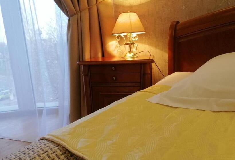 Deluxe Suite King Bed, Palace Ukraine