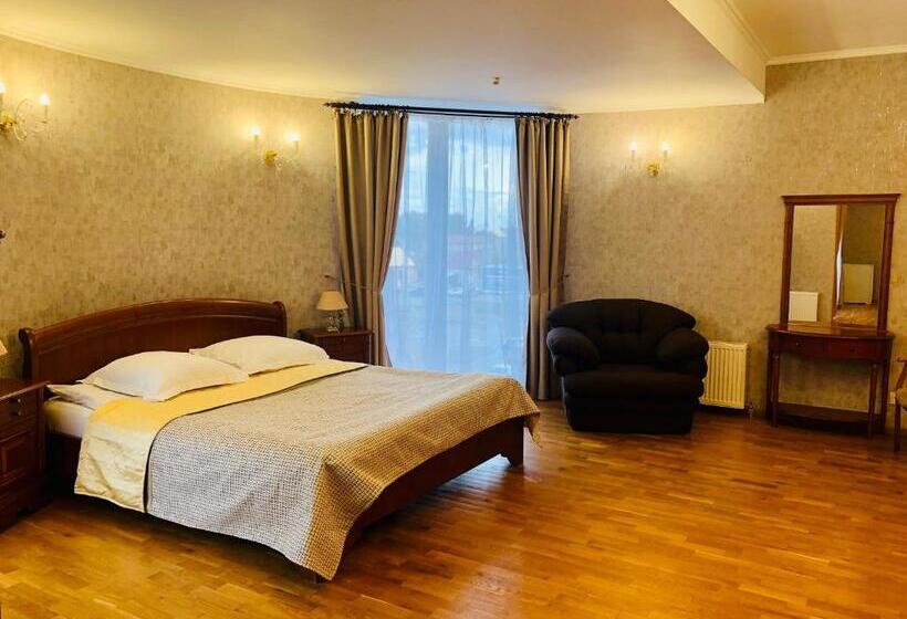 Deluxe Suite King Bed, Palace Ukraine