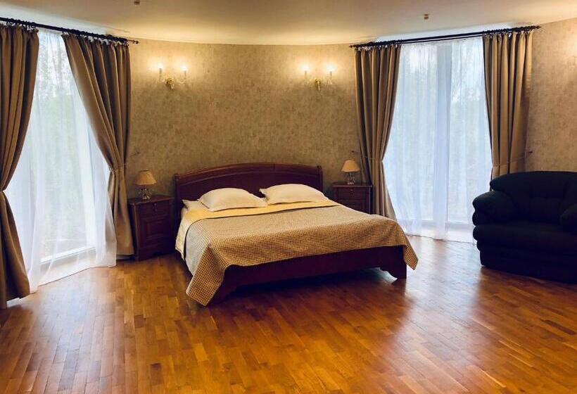 Deluxe Suite King Bed, Palace Ukraine