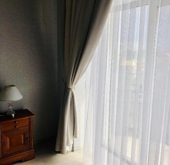 سوییت جونیور, Palace Ukraine