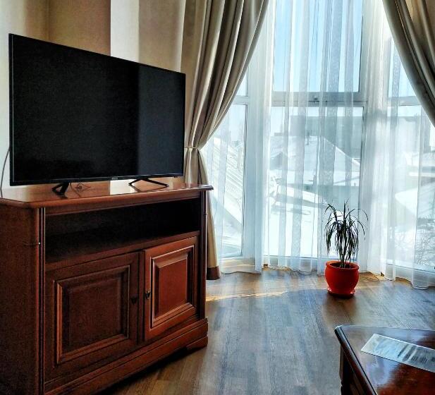 سوییت, Palace Ukraine