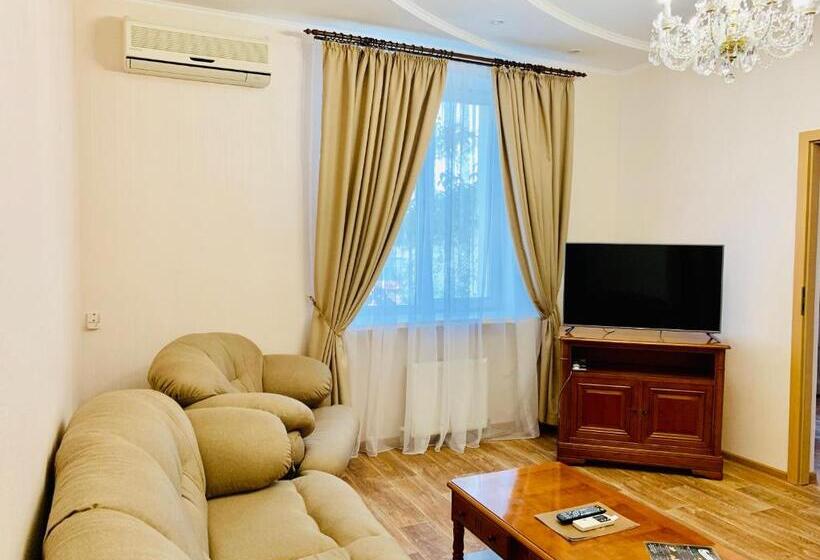 سوییت, Palace Ukraine