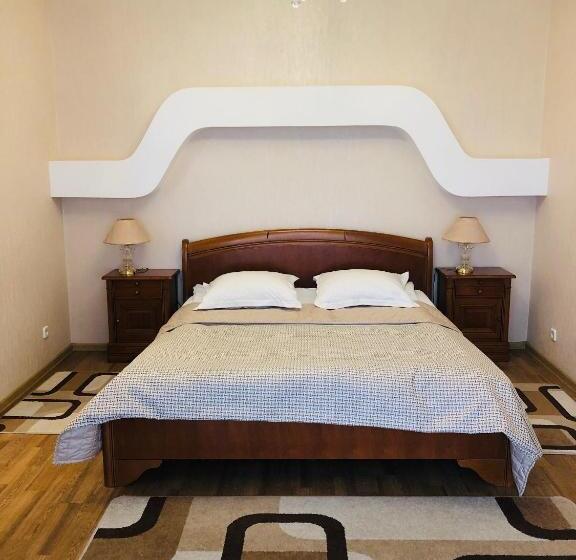 سوییت, Palace Ukraine