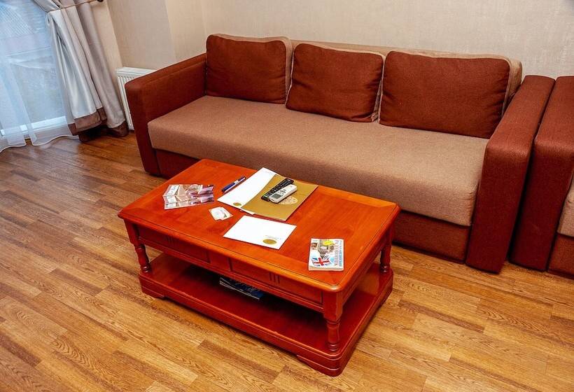 سوییت, Palace Ukraine