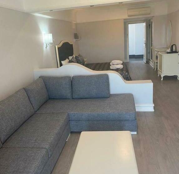 اتاق لوکس, Paradise Island