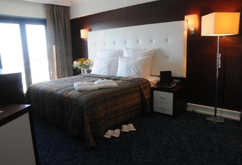 سوییت جونیور, Paradise Island