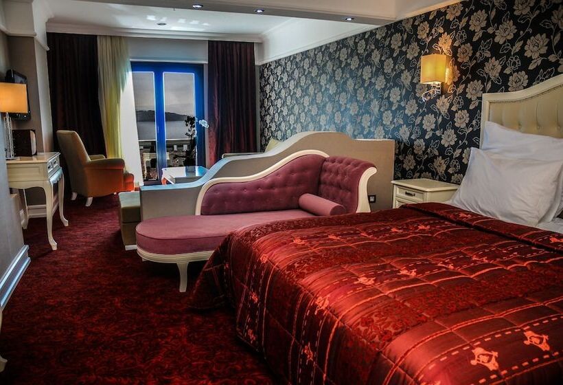 اتاق لوکس, Paradise Island