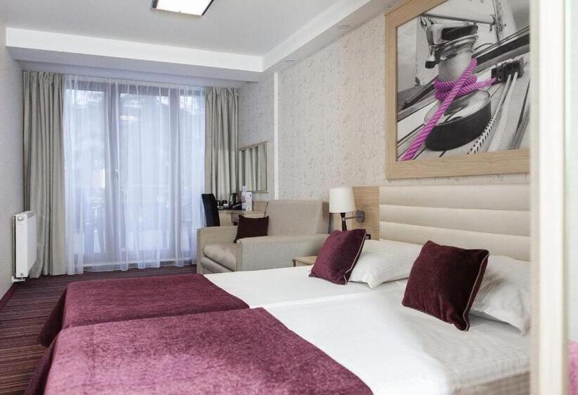 اتاق پرمیوم, Primavera Jastrzębia Góra