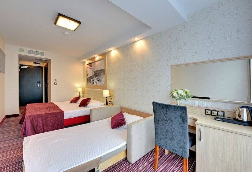 اتاق پرمیوم, Primavera Jastrzębia Góra