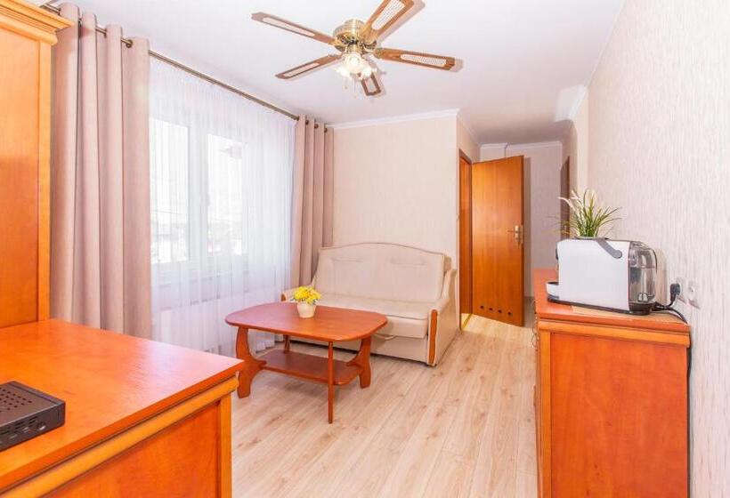 استودیوی استاندارد, Apartament Rades