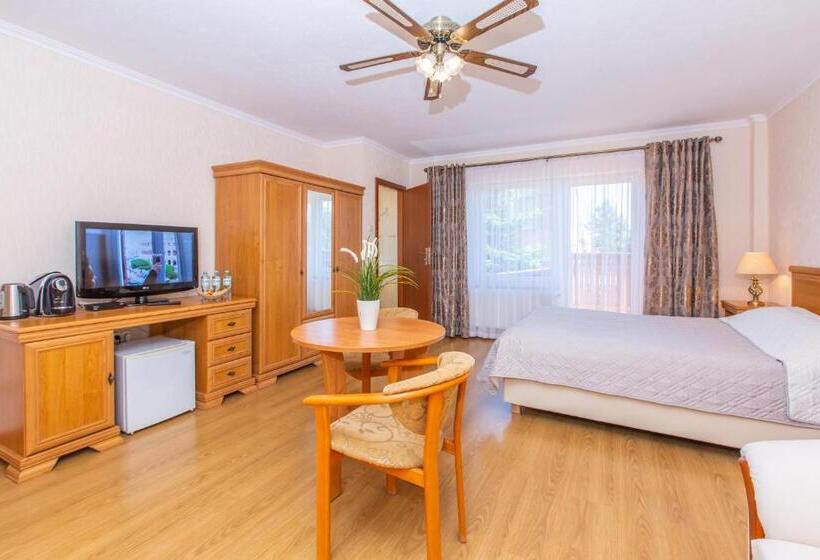 اتاق استاندارد سه نفره, Apartament Rades