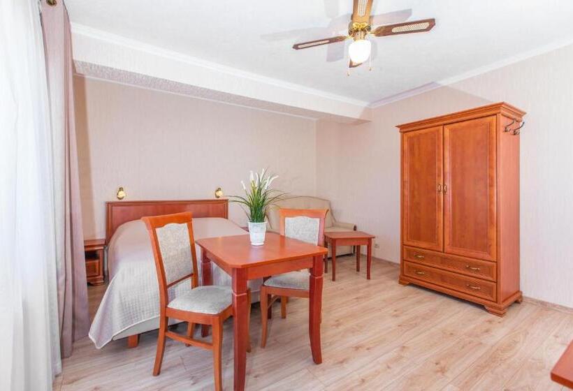 اتاق استاندارد سه نفره, Apartament Rades