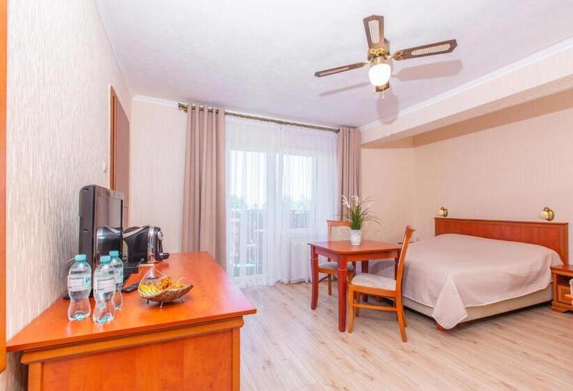 اتاق استاندارد سه نفره, Apartament Rades