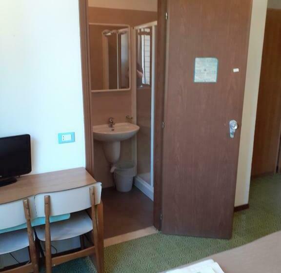 اتاق استاندارد سه نفره, Solaria