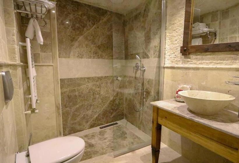 سوییت جونیور, Sultan Cave Suites