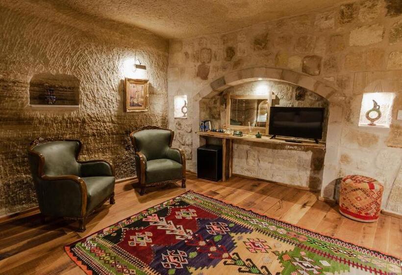 سوییت جونیور, Sultan Cave Suites