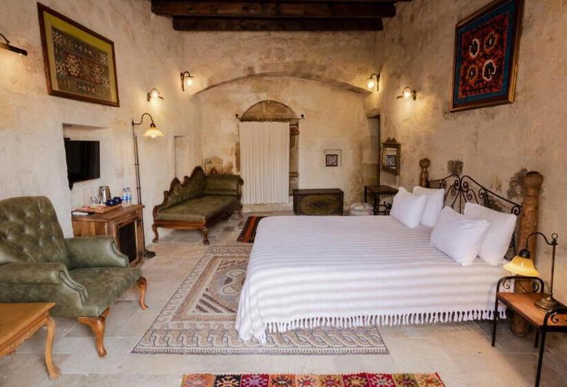 سوییت جونیور, Sultan Cave Suites