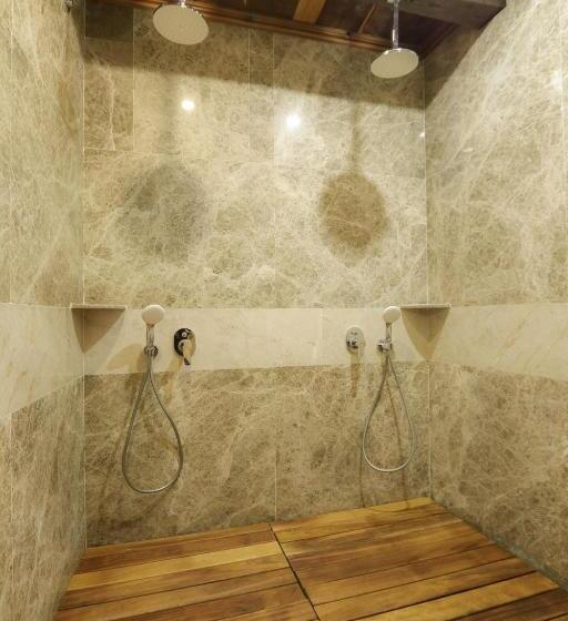 سوئیت با تخت بزرگ, Sultan Cave Suites