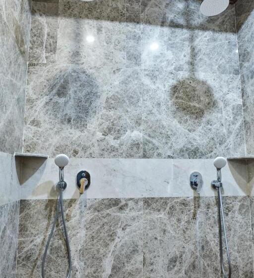 سوئیت با تخت بزرگ, Sultan Cave Suites