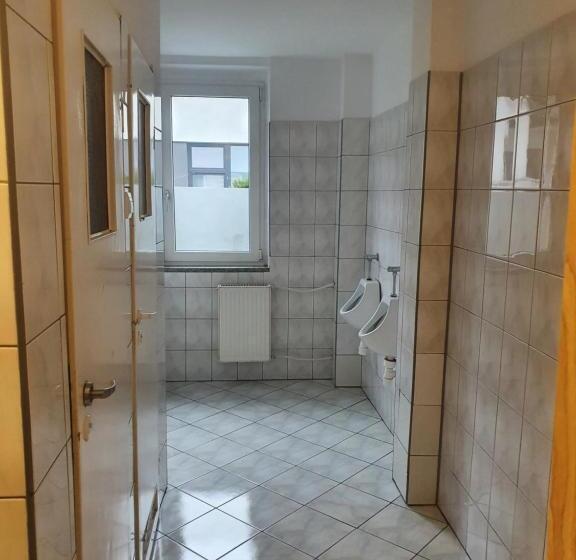 스탠다드 4인용 룸 공용 욕실, Twój Hostel Bytom