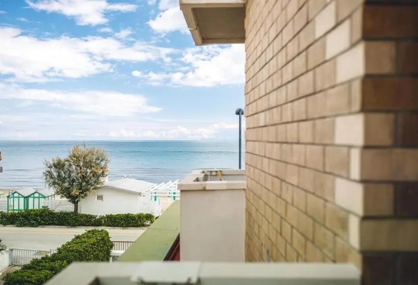 コンフォートトリプルルーム, Una Hotels Imperial Beach Fano