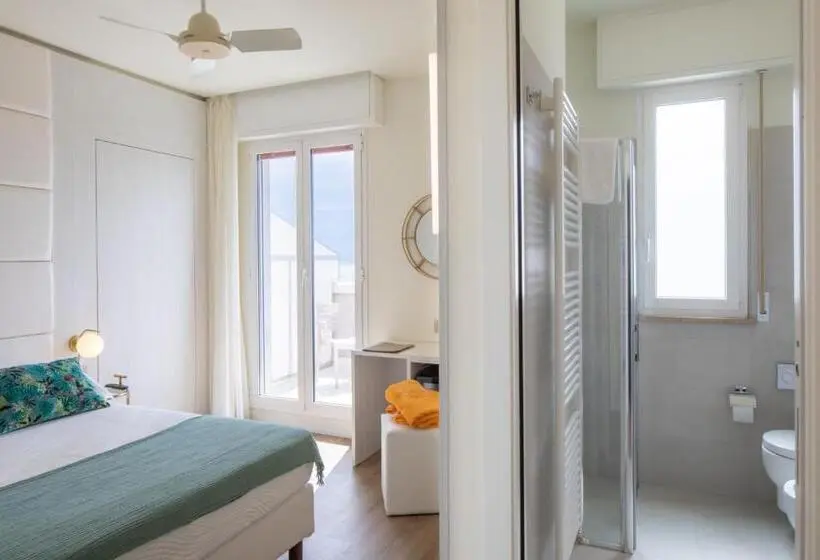 オーシャンビュースタンダードルーム, Una Hotels Imperial Beach Fano