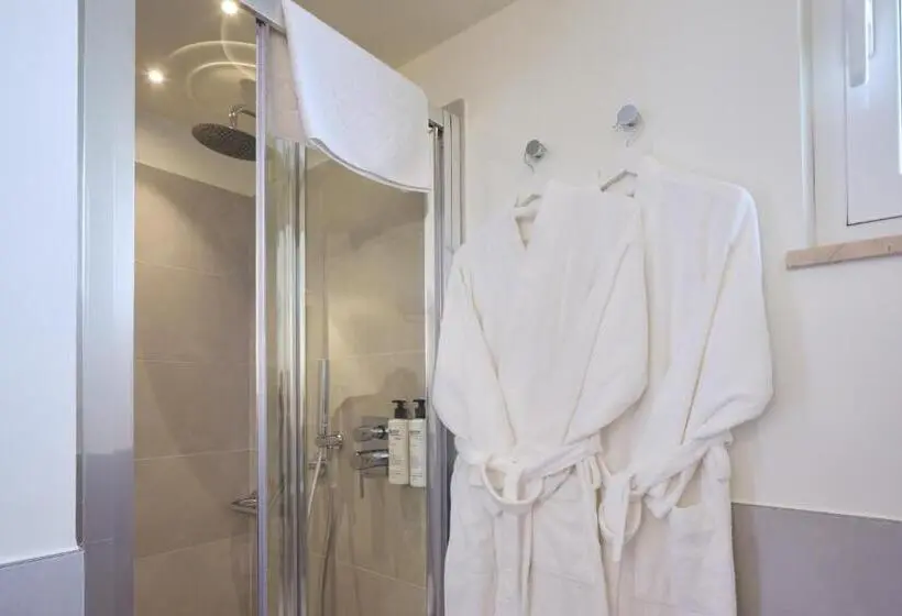 オーシャンビュースタンダードルーム, Una Hotels Imperial Beach Fano