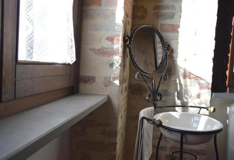 דירת חדר, Maestà Delle Quattro Chiavi