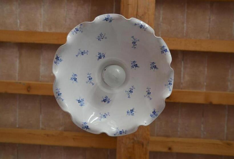 דירת חדר, Maestà Delle Quattro Chiavi