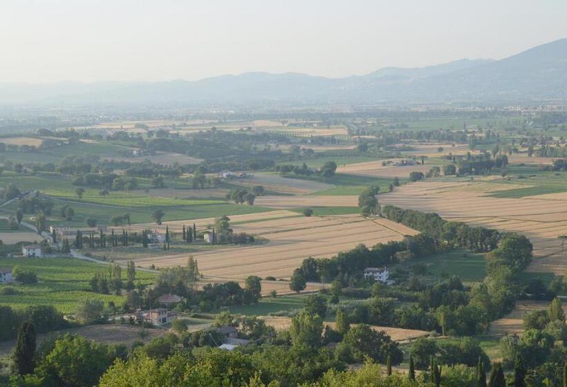 דירת חדר, Maestà Delle Quattro Chiavi