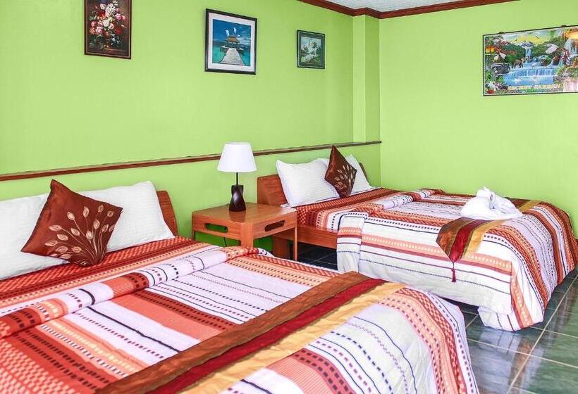 سوییت لوکس, Blue Corals Beach Resort