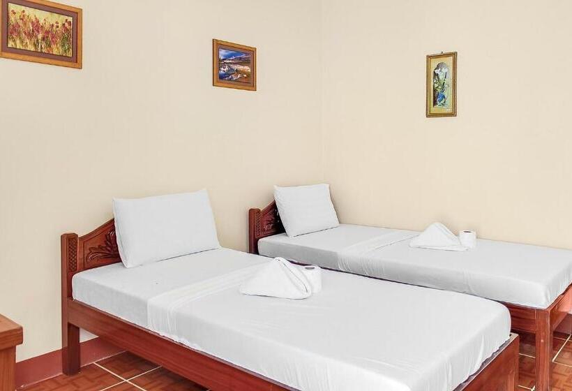 بانگلوی سوپریور, Blue Corals Beach Resort