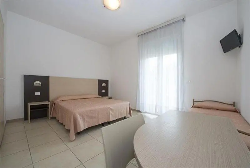 Standard Kolmen Hengen Huone Parveke, Nettuno
