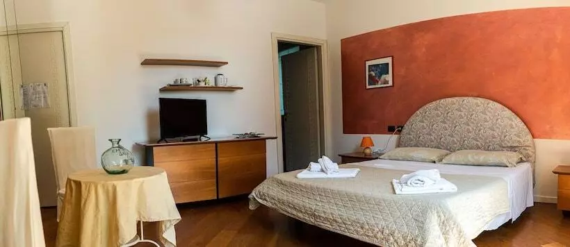 スタンダードルーム, A Casa Di Manu