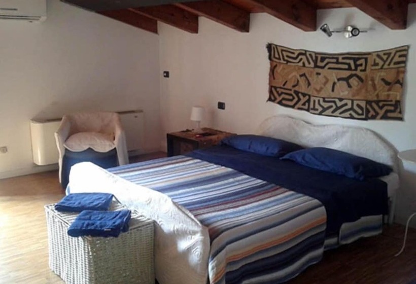 غرفة قياسية رباعية, A Casa Di Manu