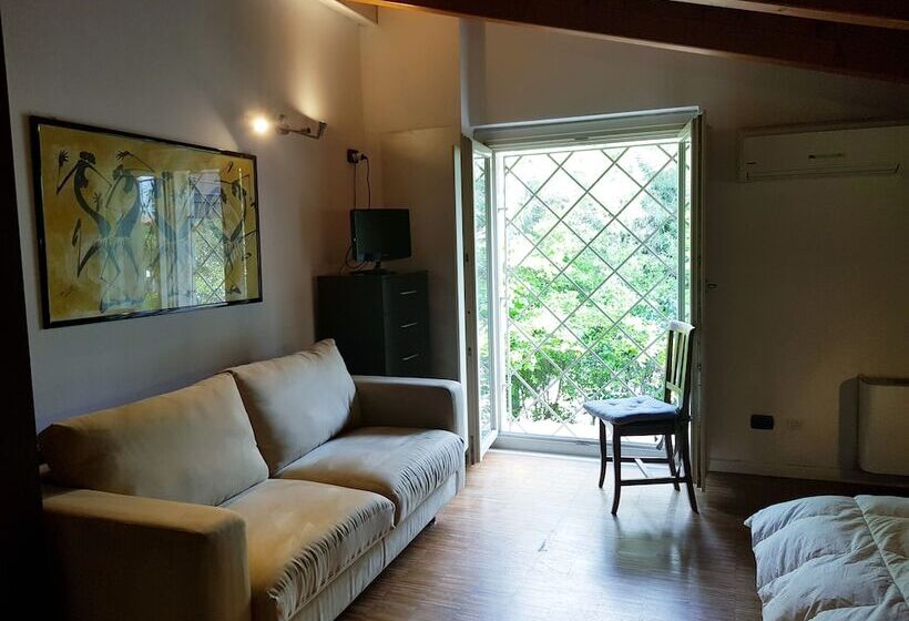 غرفة قياسية رباعية, A Casa Di Manu