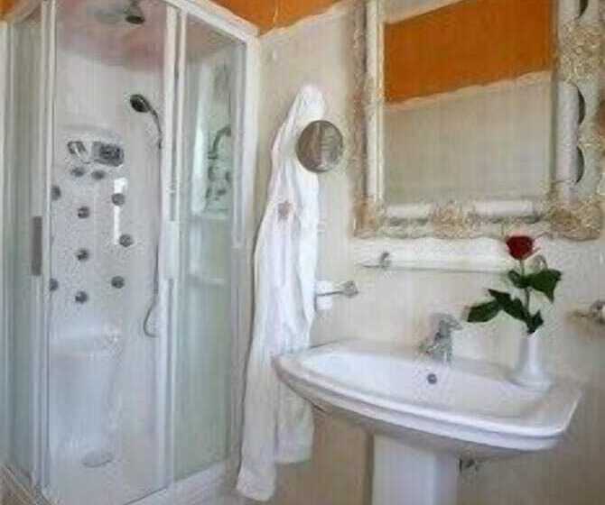 غرفة سوبيريور مطلّة علي البحر, Guerra