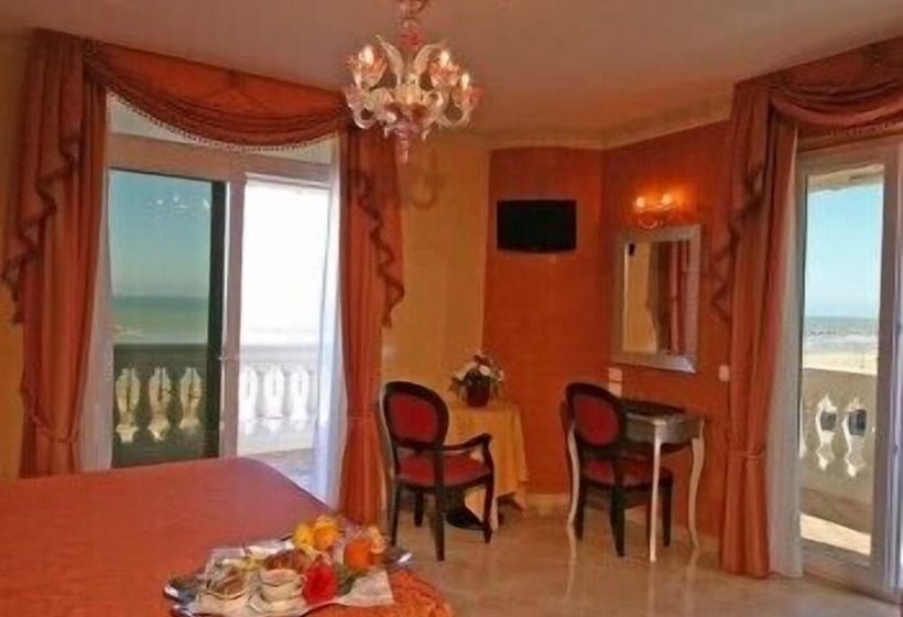 غرفة سوبيريور مطلّة علي البحر, Guerra